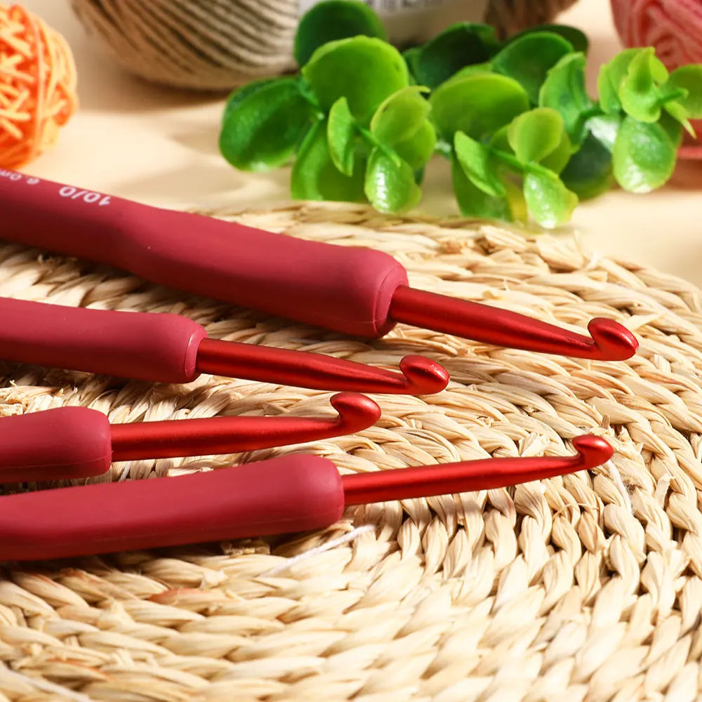 Set of 9 Aluminum Crochet Hooks with Ergonomic Silicone Handles