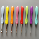 Set of 8 Crochet Hooks with Ergonomic Handles in Sizes B-J (2.5-6 mm)