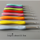 Set of 8 Crochet Hooks with Ergonomic Handles in Sizes B-J (2.5-6 mm)